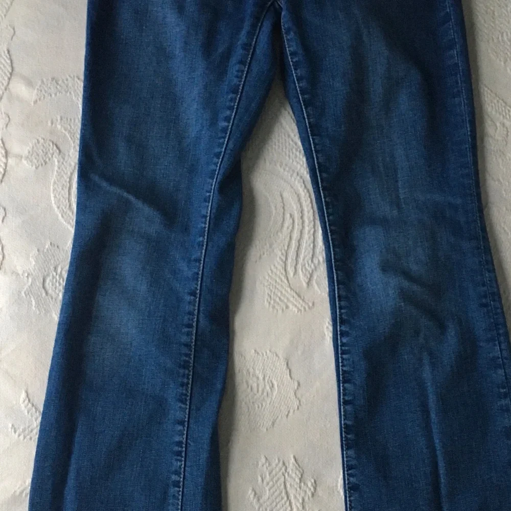 Levi’s Premium High Rise Bootcut Jeans - Picture 4 of 4